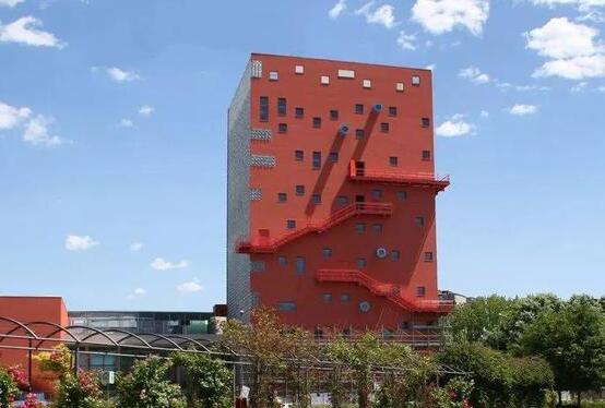 工業(yè)設(shè)計(jì)學(xué)院介紹之意大利史上第一所:米蘭工業(yè)設(shè)計(jì)學(xué)院