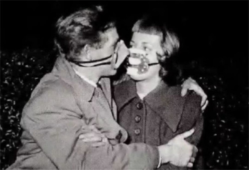 全副武裝的醫(yī)護(hù)人員和鐵路檢疫點