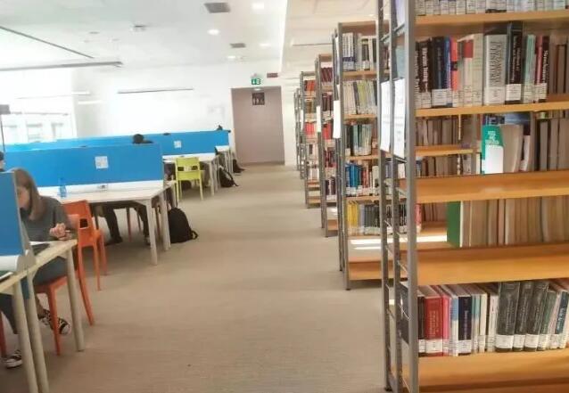 實地考察學產(chǎn)品設(shè)計專業(yè)的米蘭理工大學